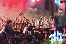 Koncert orkestra in pevskega zbora Crescendo na Škofjeloškem gradu 